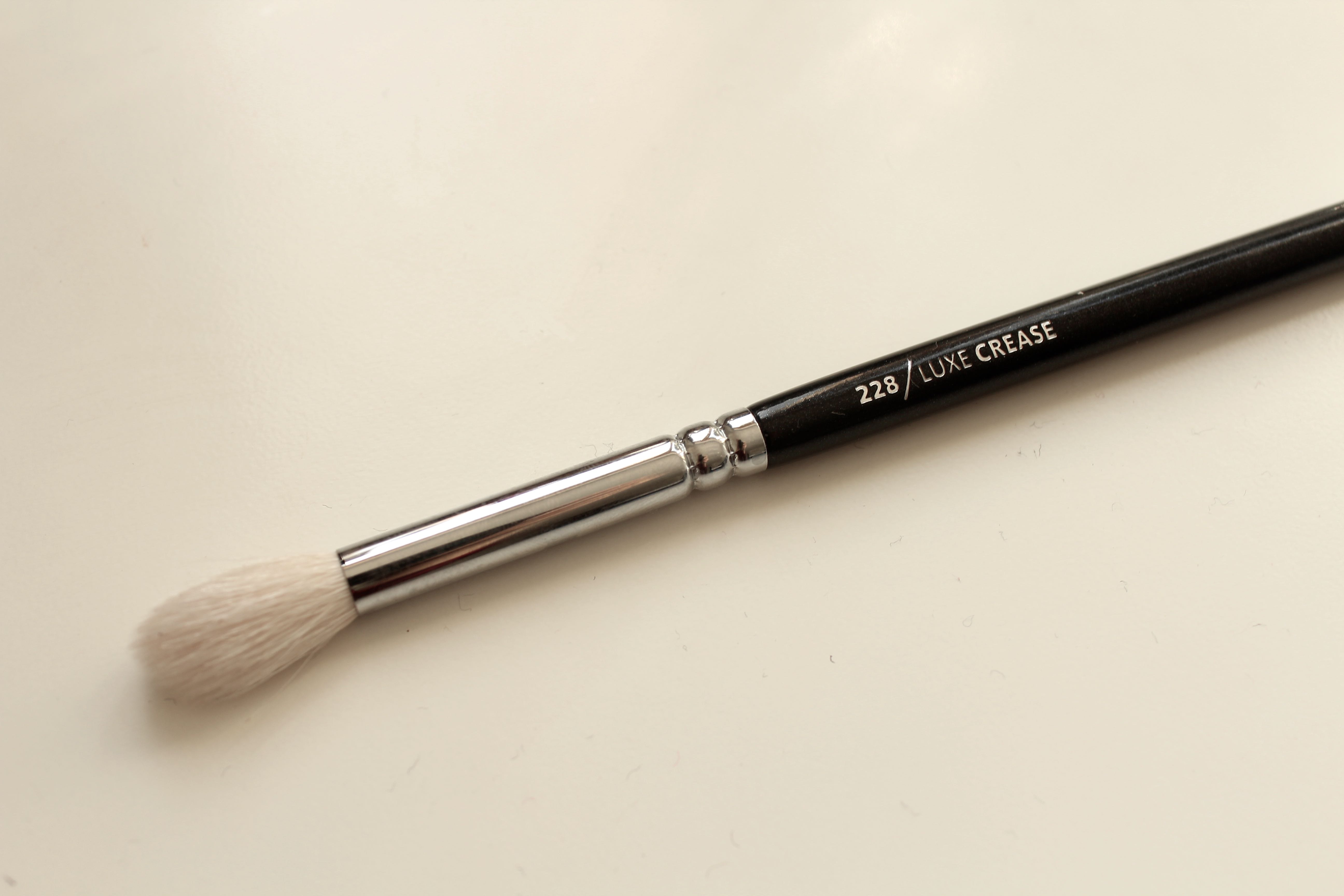 Best 7 Makeup Brushes for Smaller Eyes - Zoeva 228 Luxe Crease Eye Brush by Face Made Up