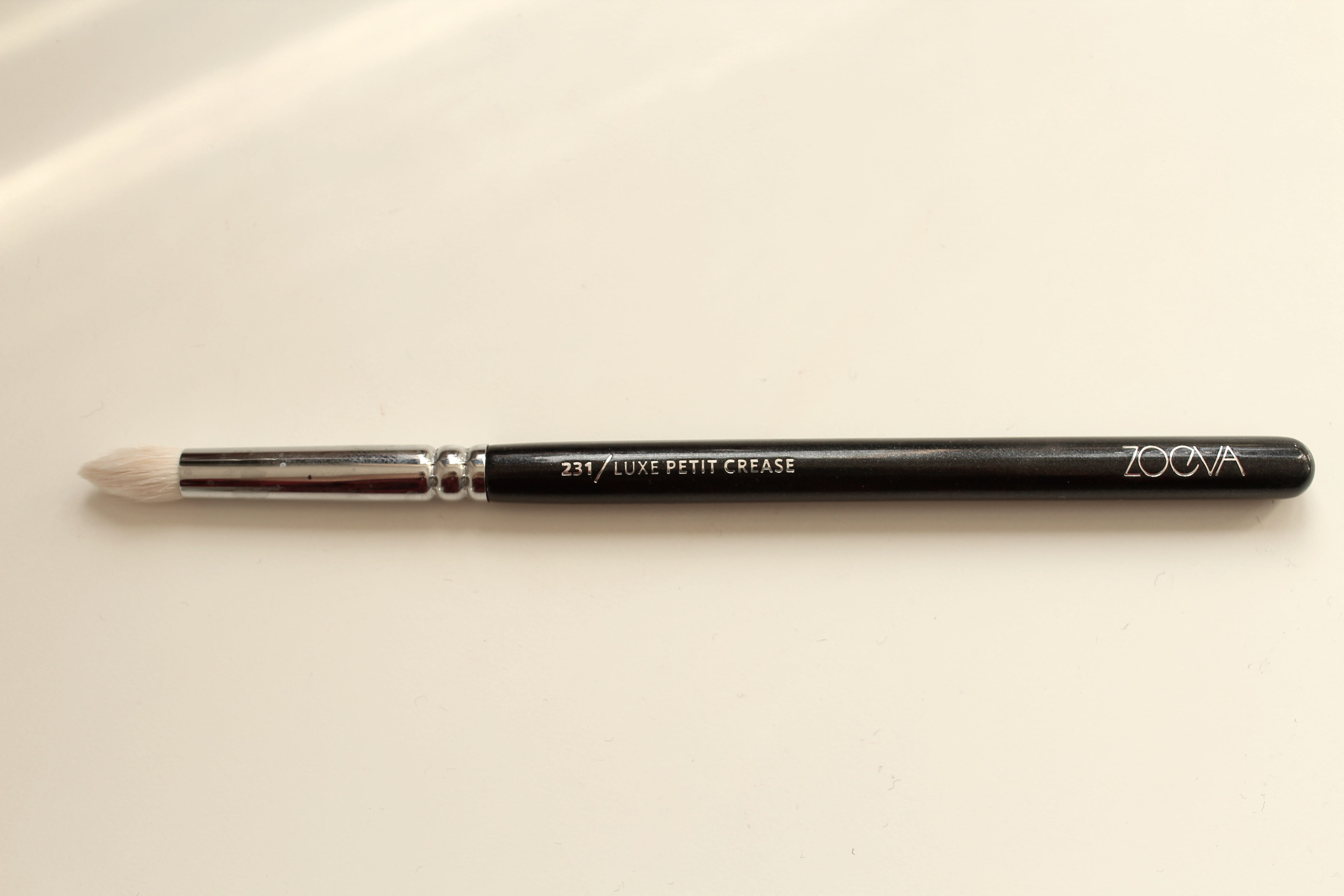 Best 7 Makeup Brushes for Smaller Eyes - Zoeva 231 Petite Luxe Crease Brush by Face Made up