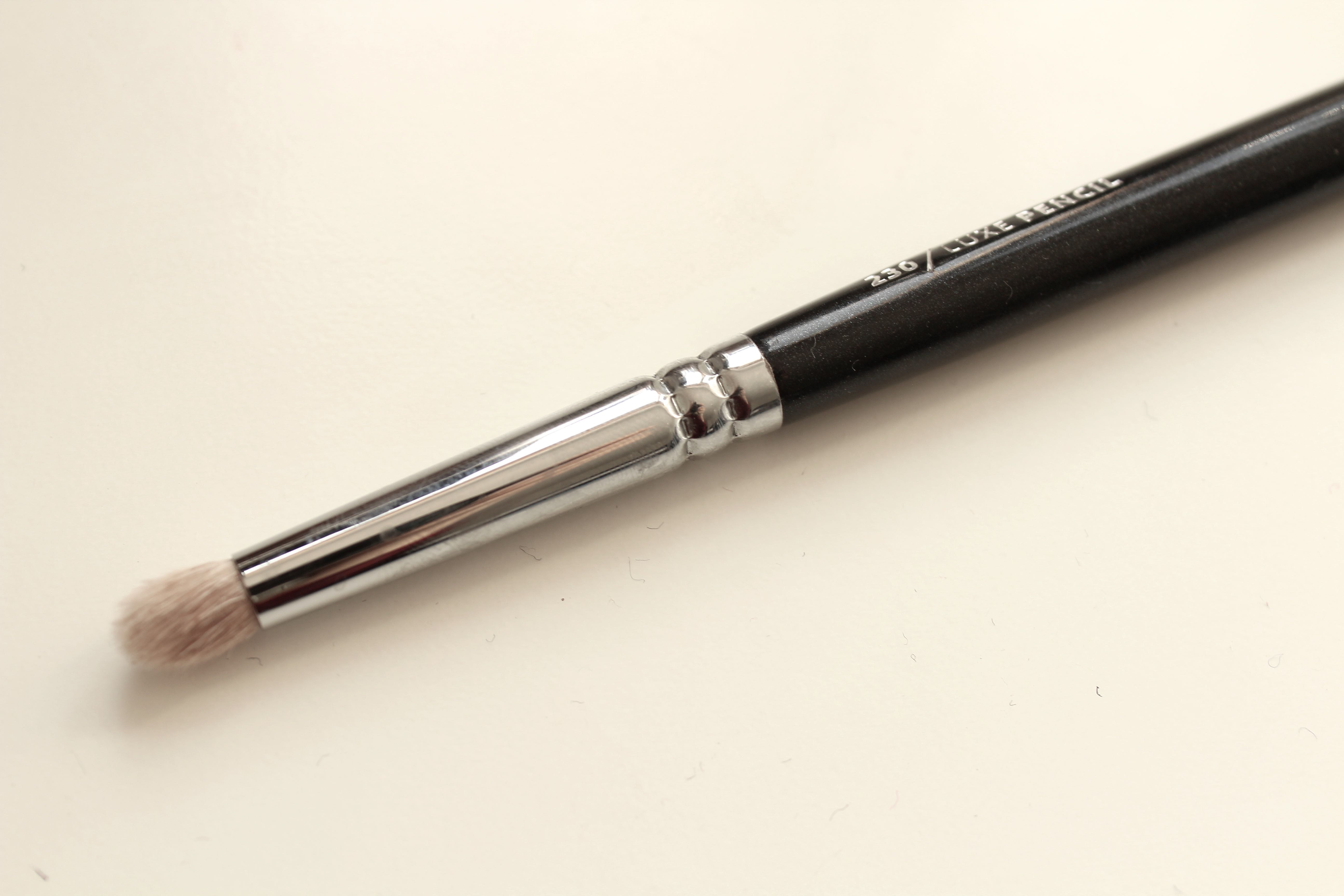Best 7 Makeup Brushes for Smaller Eyes - Zoeva 230 Pencil Brush by Face Made up
