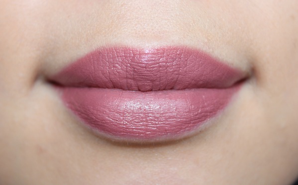Mac Lipstick Collection Review and Swatches by Face Made Up; Mac Fast Play Lipstick