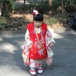 A little girl dressed up in Yoyogi Park, Tokyo by facemadeup.com