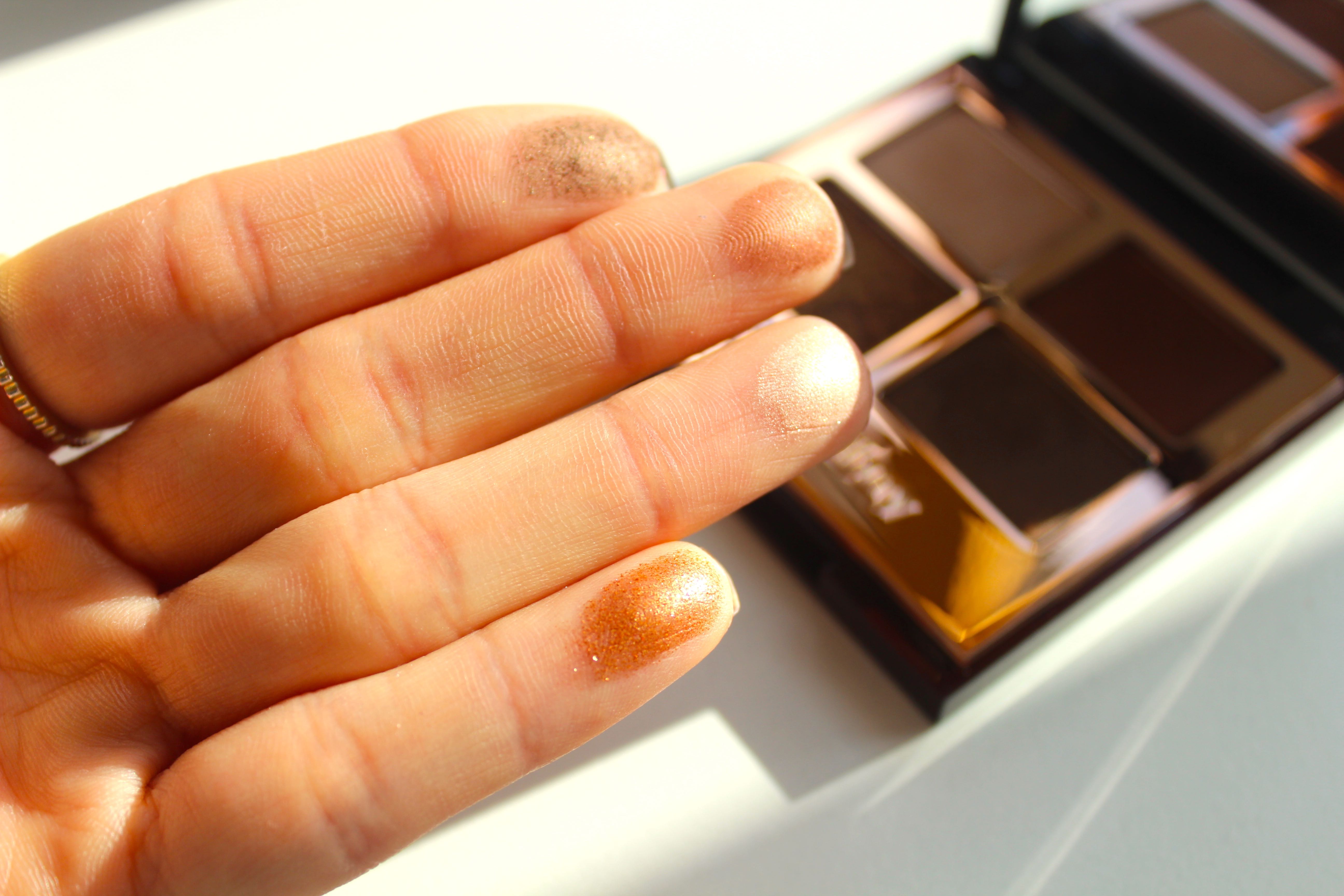 Charlotte-Tilbury-Haul-and-product-review-all-in-one-Luxury-palette-The-Dolce-Vita-in-daylight-by-face-made-up-facemadeup