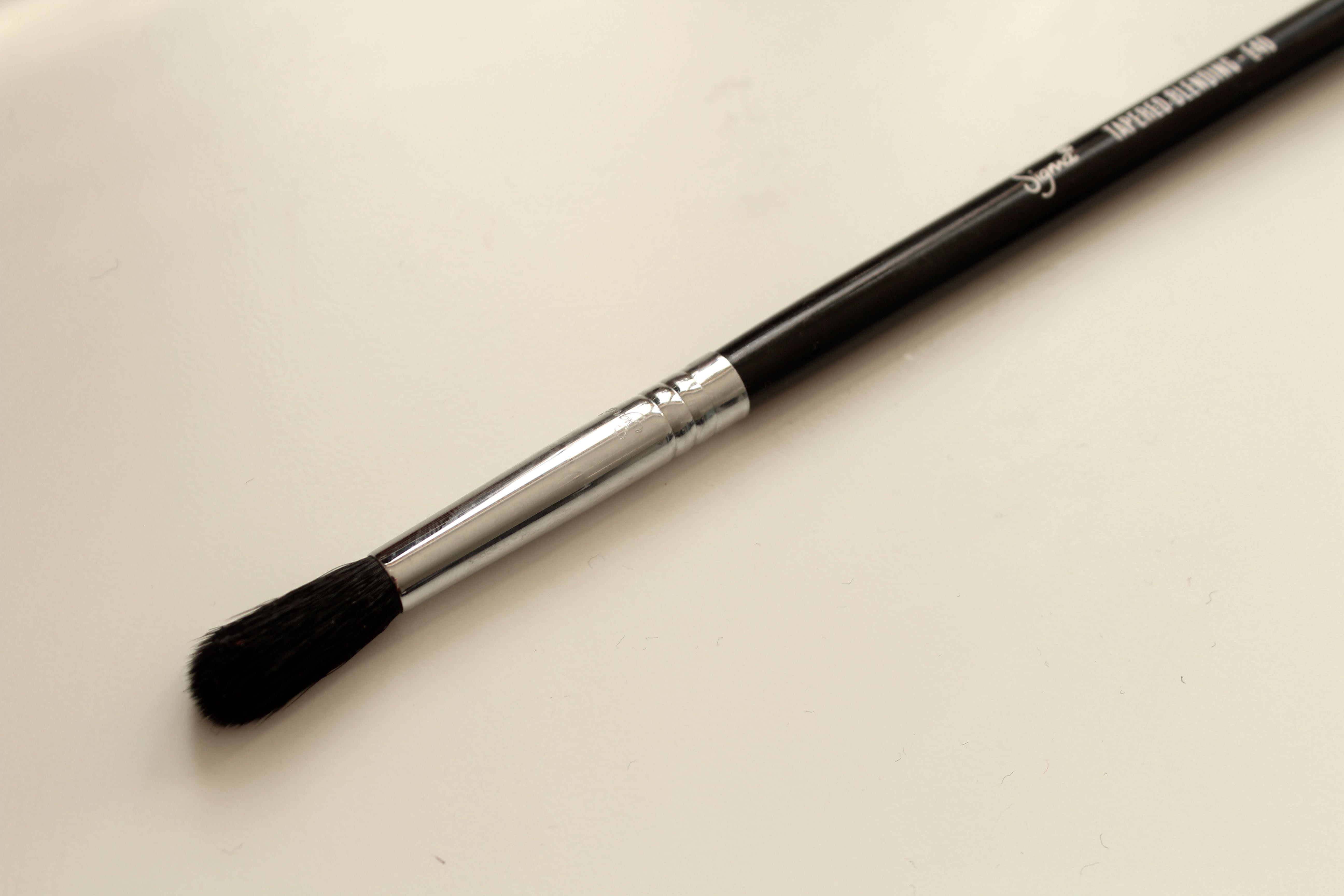 Best 7 Makeup Brushes for Smaller Eyes - Sigma E40 tapered Blending Brush by Face Made up