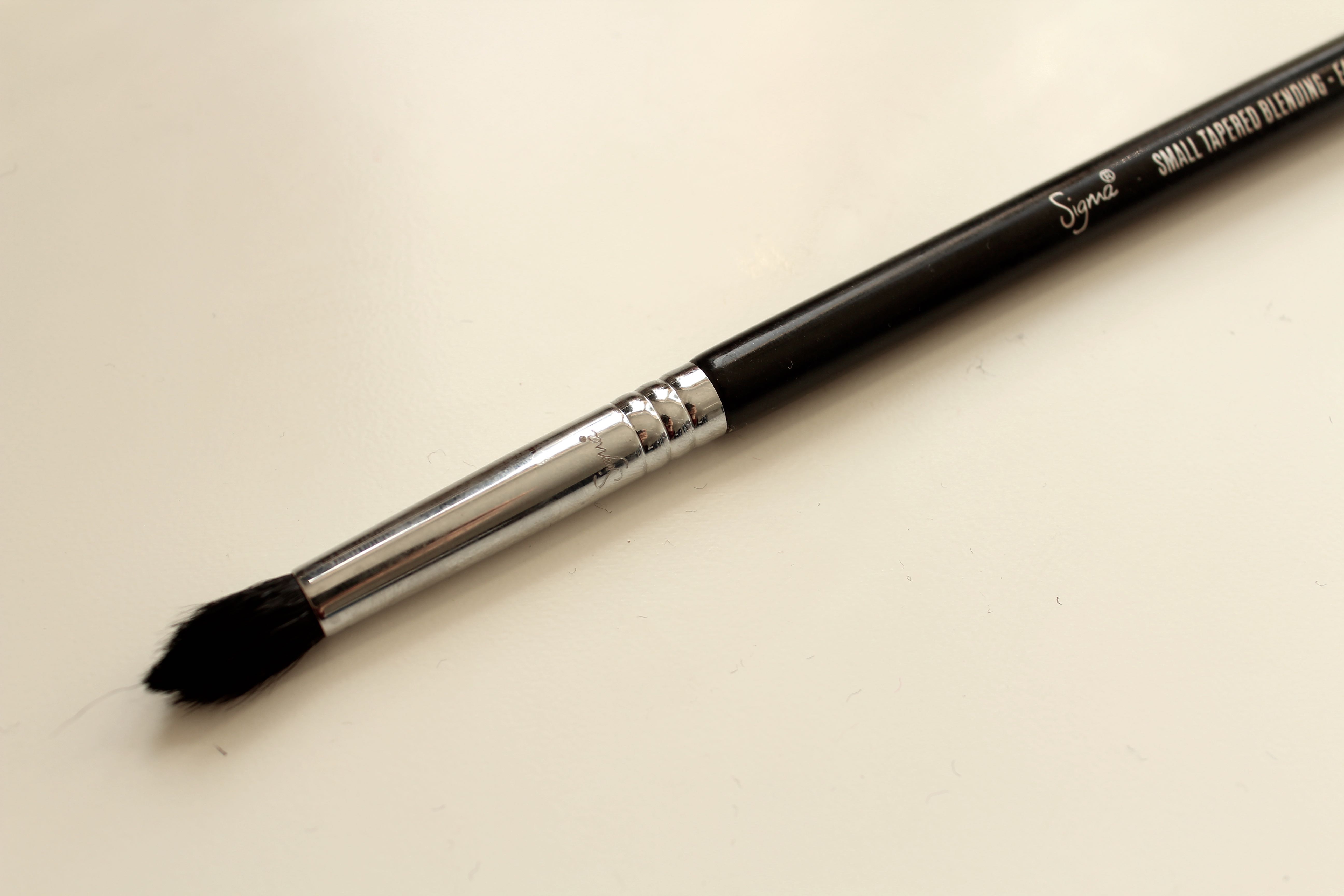 Best 7 Makeup Brushes for Smaller Eyes - Sigma E45 Small Tapered Blending Brush by Face Made up
