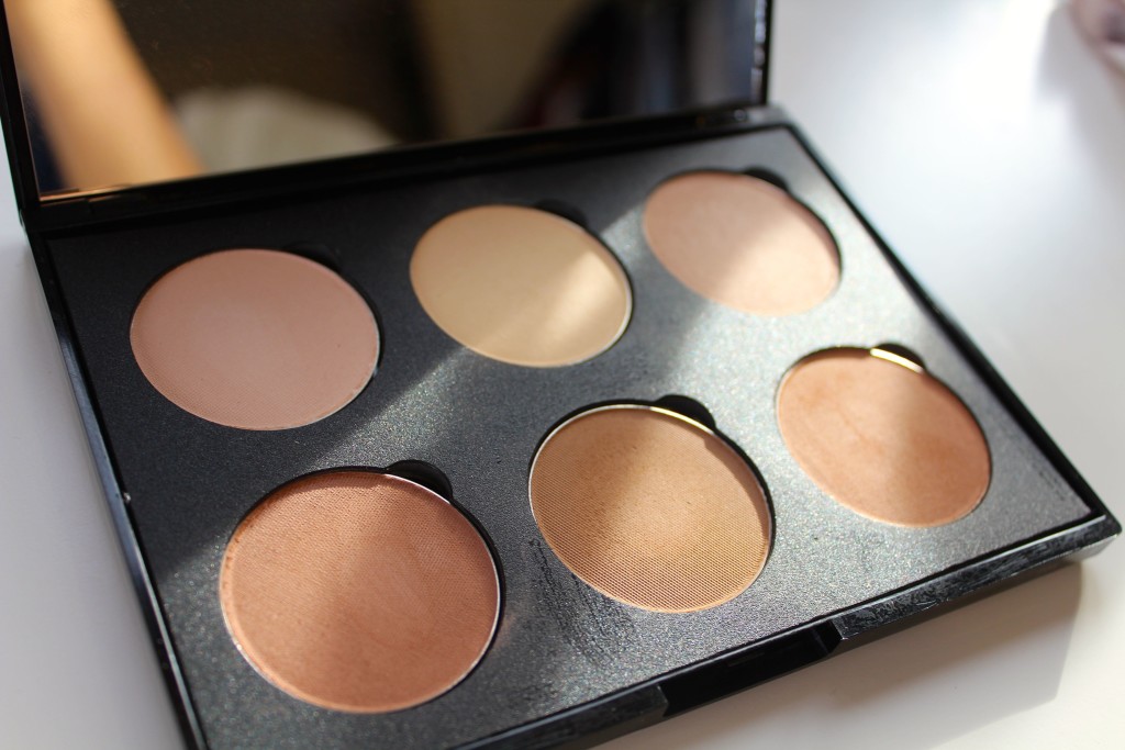 Holly Stevens Pro Contouring Palette Review by facemadeup.com
