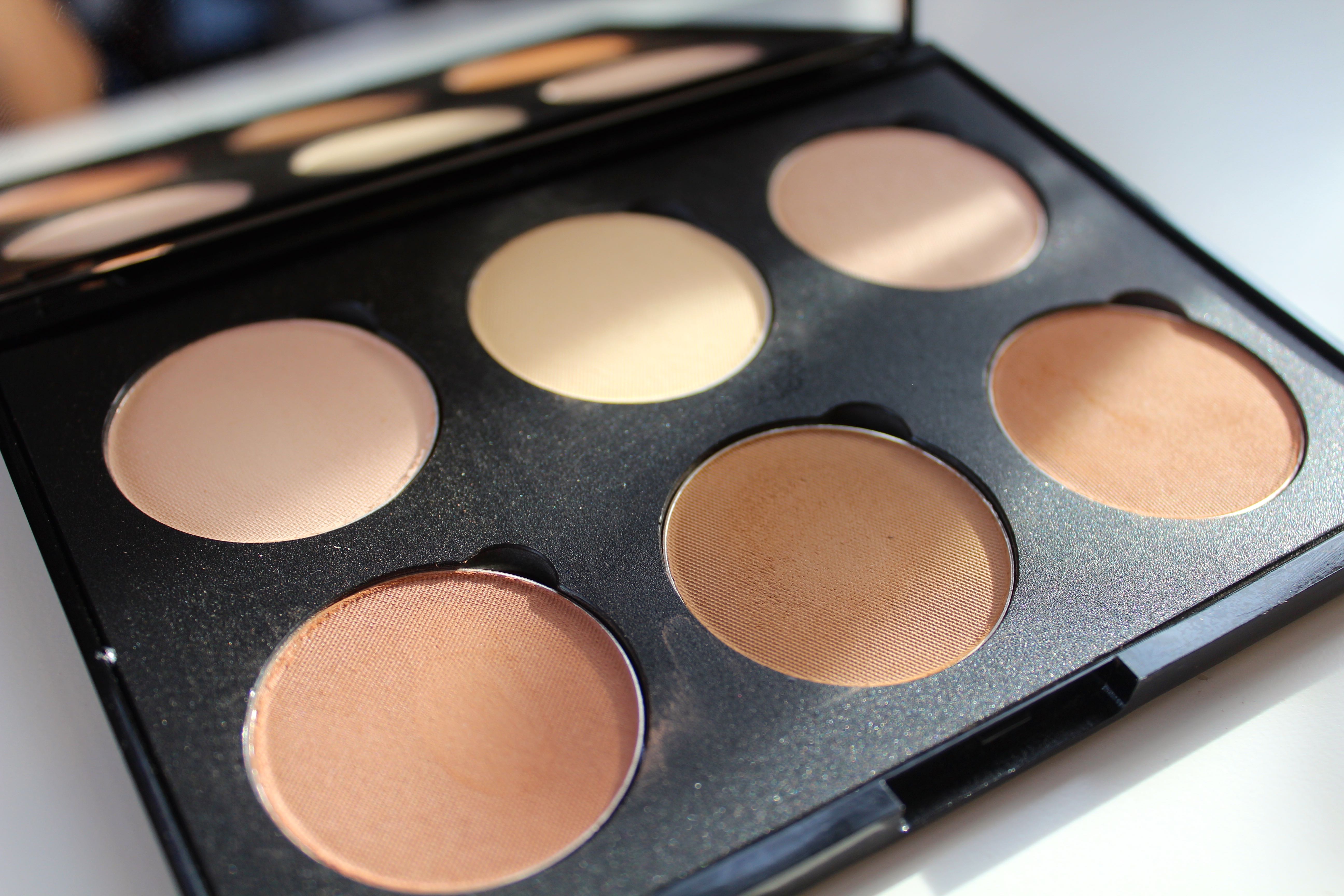 Holly Stevens Pro Contouring Palette Review by facemadeup.com